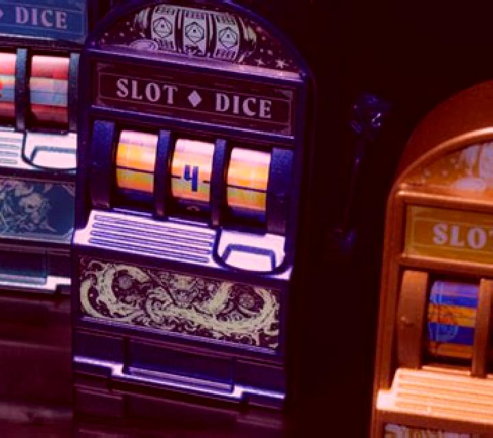 Dice Breaker slot machine