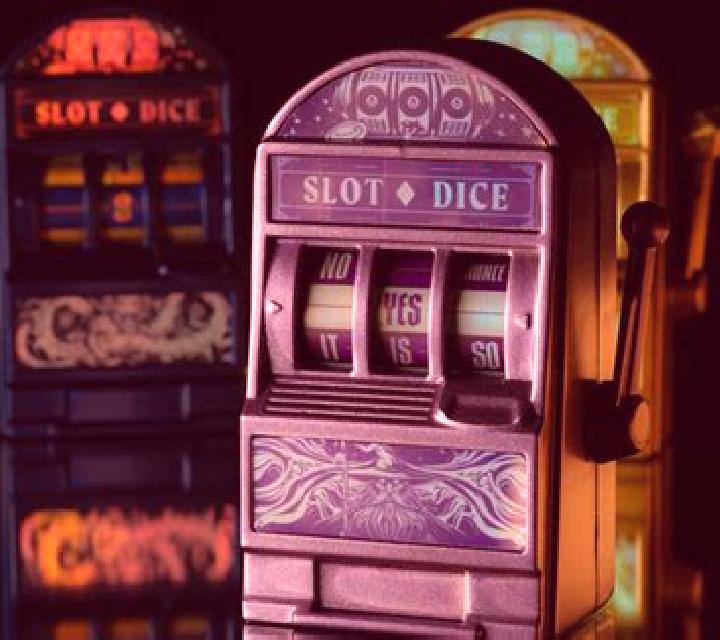 Dice (Whale Originals) slot machine