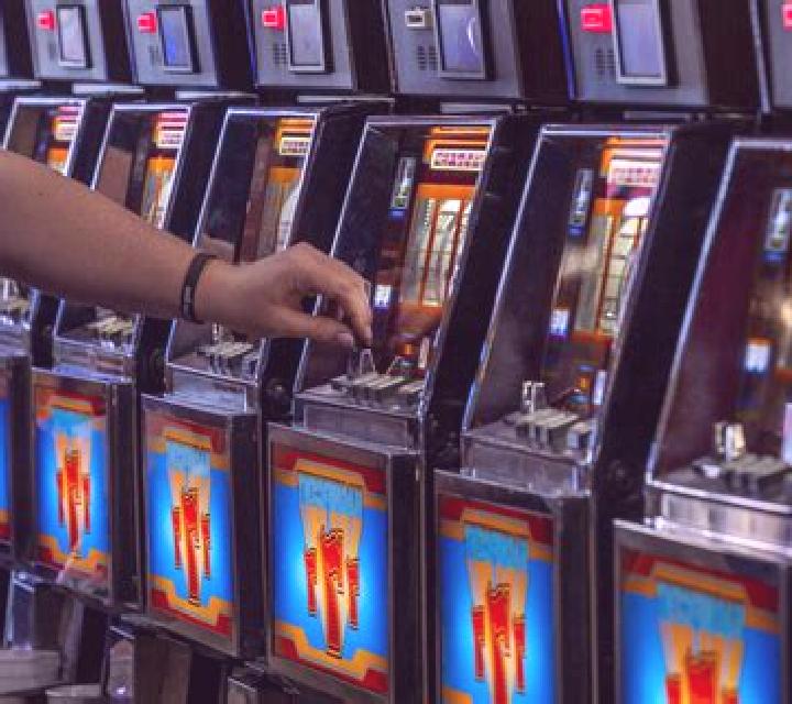 Dig N Drop slot machine