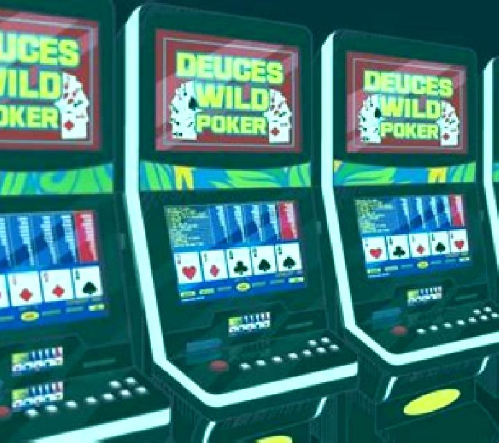 DJ Wild Stud Poker slot machine