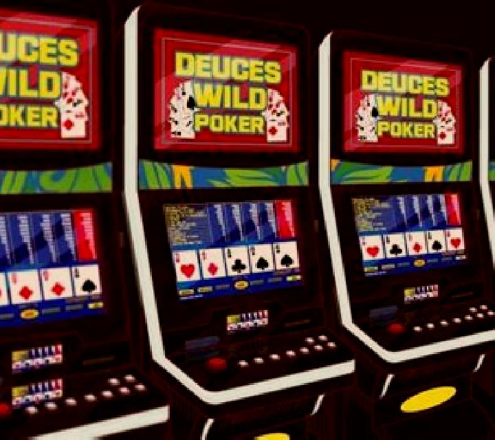DJ Wild Stud Poker slot