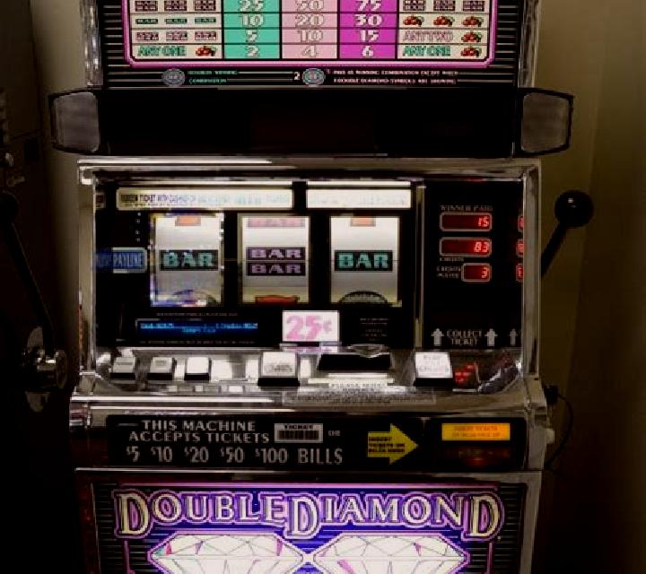 Double Diamond slot machine