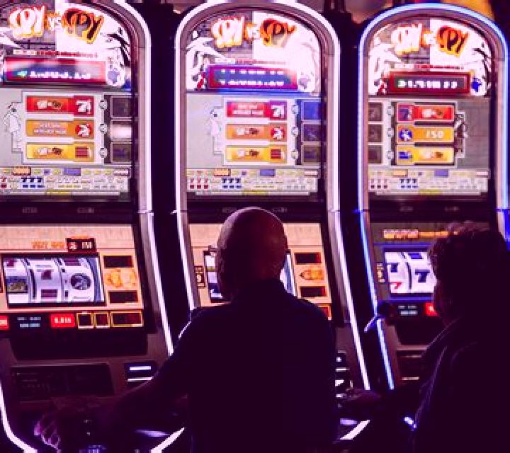 Downtown Outlaws slot machine