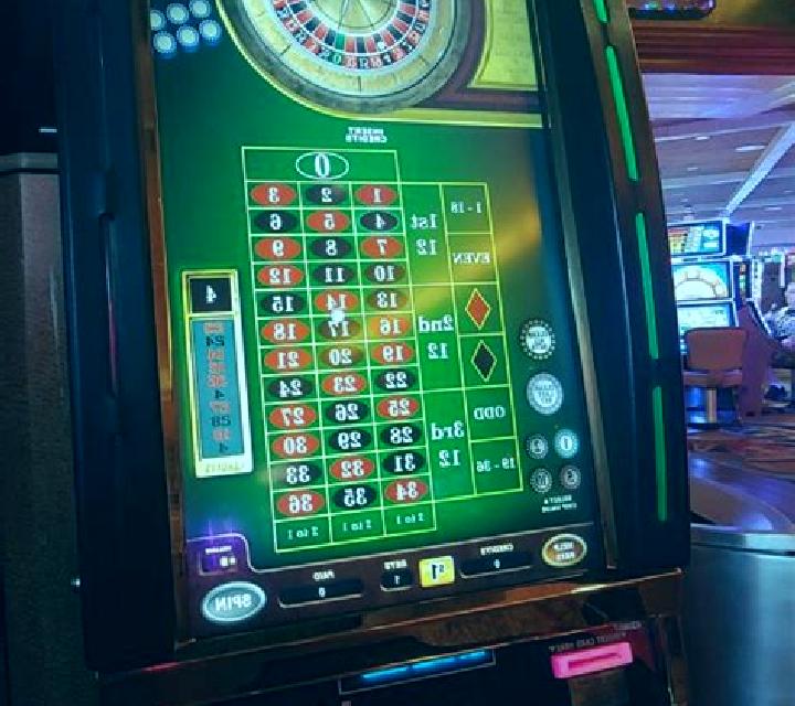 Dozen Roulette slot machine