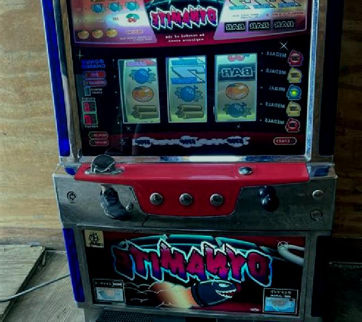 Dynamite Boom Dice slot machine