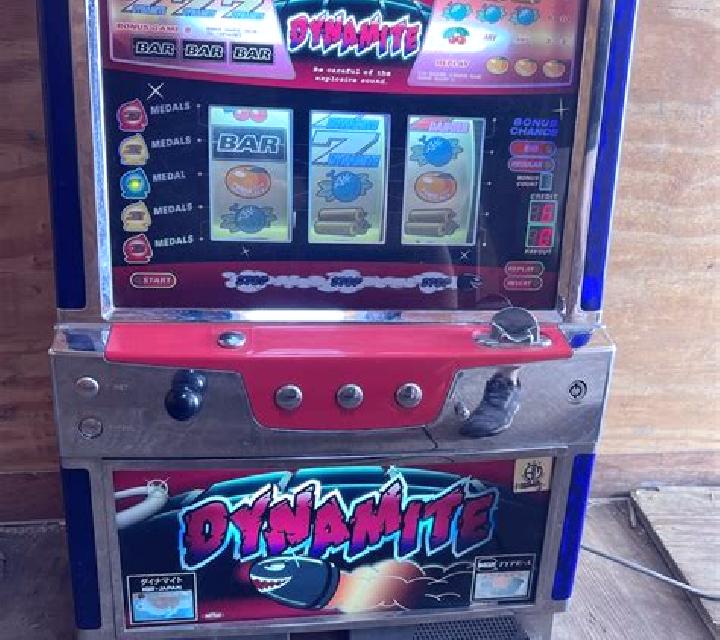 Dynamite Fruits slot machine
