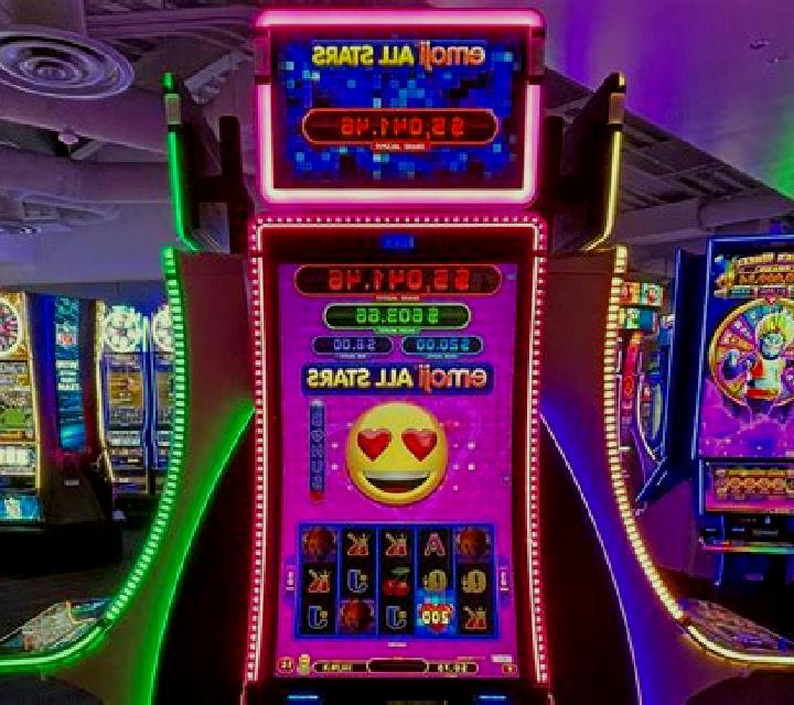 Edge of the Stars slot machine
