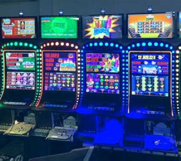 Eggspendables slot machine