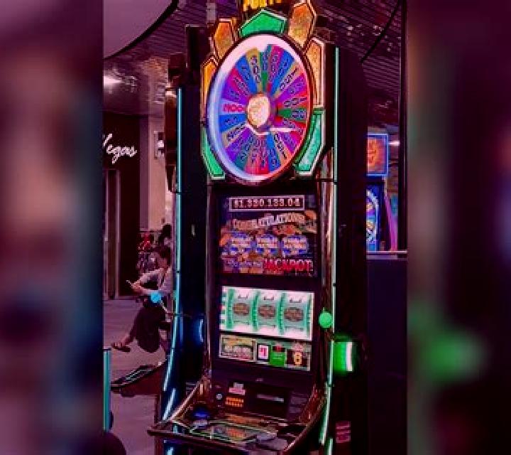 Egyptian Emeralds slot machine