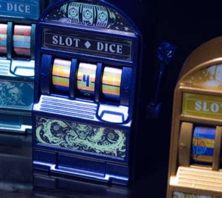 Emperor s Garden Dice slot machine
