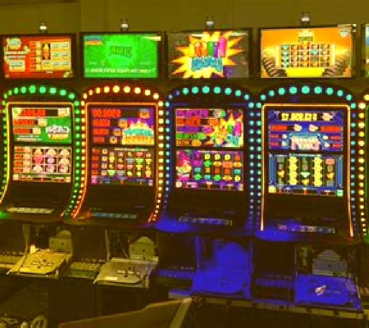Empire Action slot machine