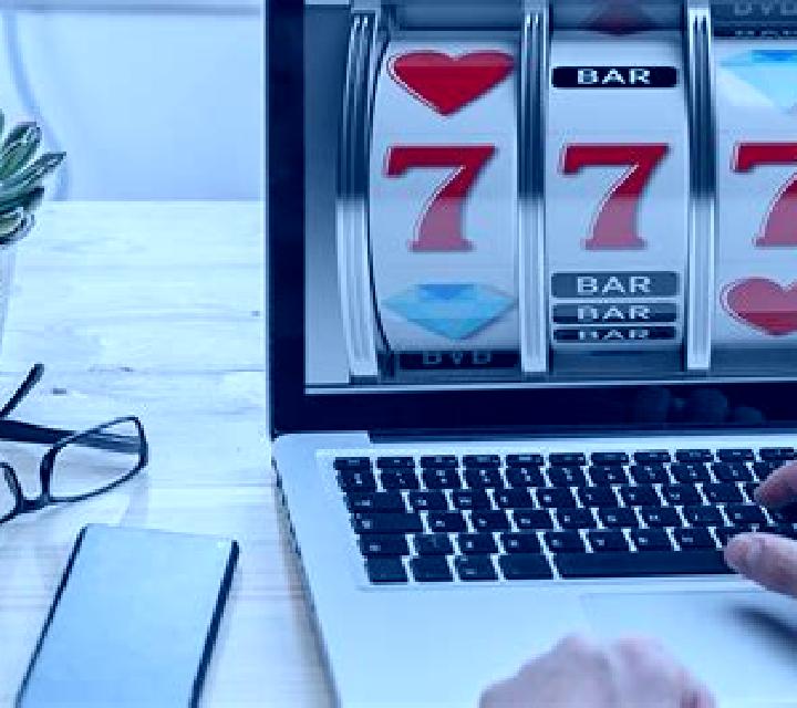 Face online slot