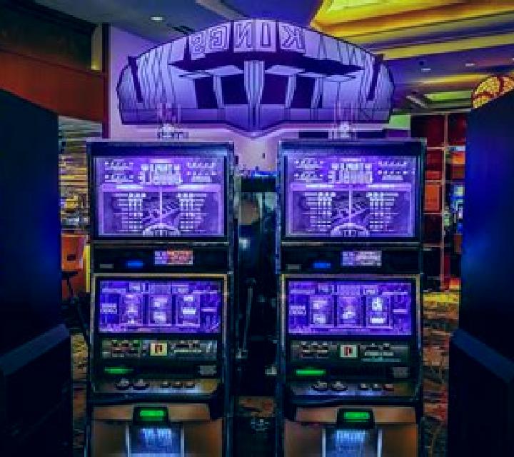 Falcon & Hawk slot machine