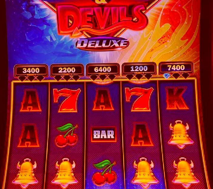 Fire vs Ice Devils slot game