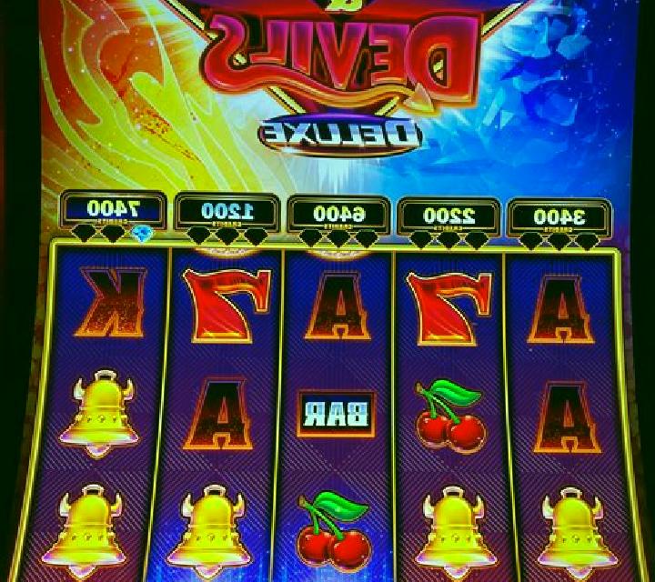 Fire vs Ice Devils slot machine