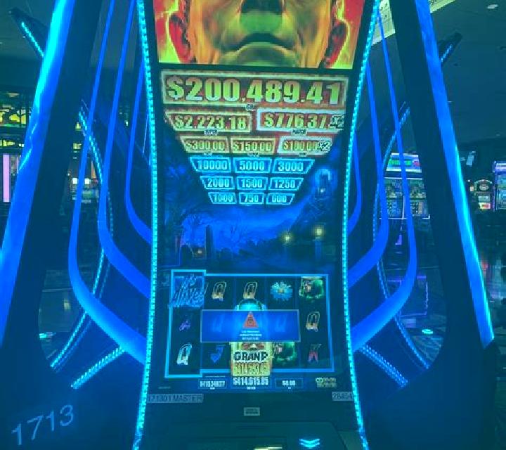 Fonsi Nieto Deluxe Racing Life slot game
