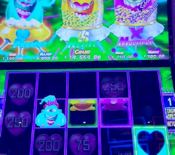 For Love and Money slot game