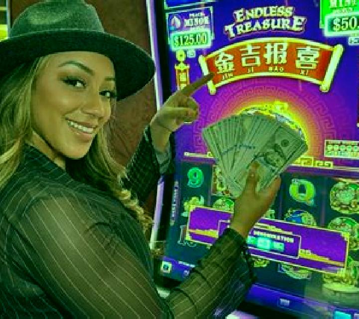 Four Beauties (Dream Tech) slot machine
