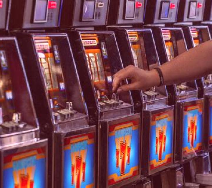 Friends The One With Multi Drop slot machine