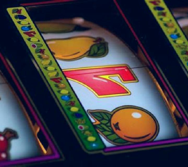 Fruithead slot game