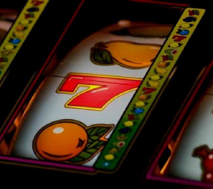 Fruithead slot machine