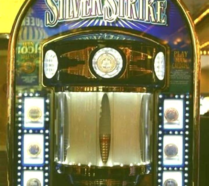 Gamdom Strike slot machine