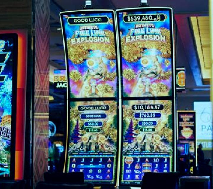 Gift Explosion slot machine