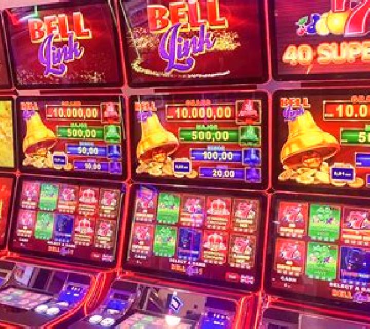 Goal Kings Bell Link slot machine