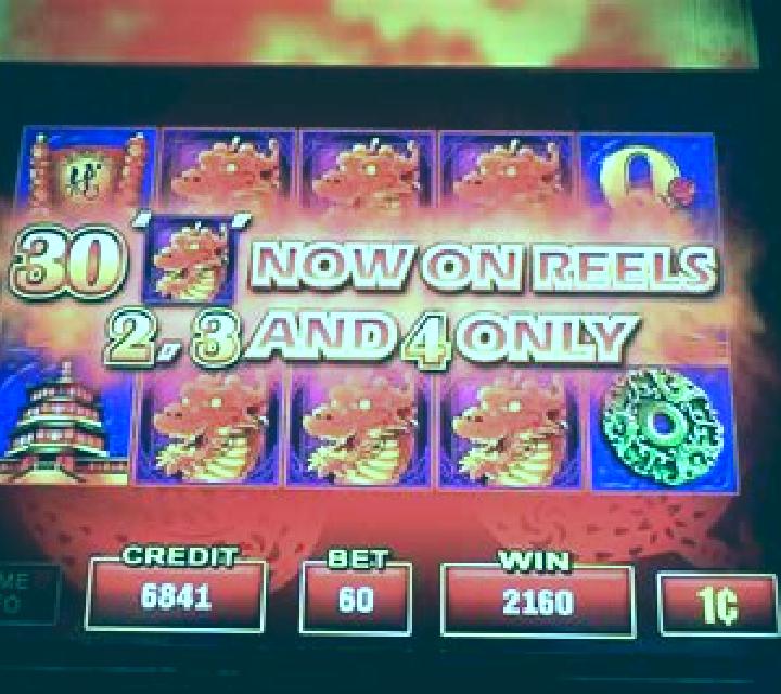 Gold Dragon Red Dragon slot machine