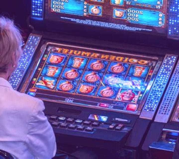 Golden Amulet slot machine