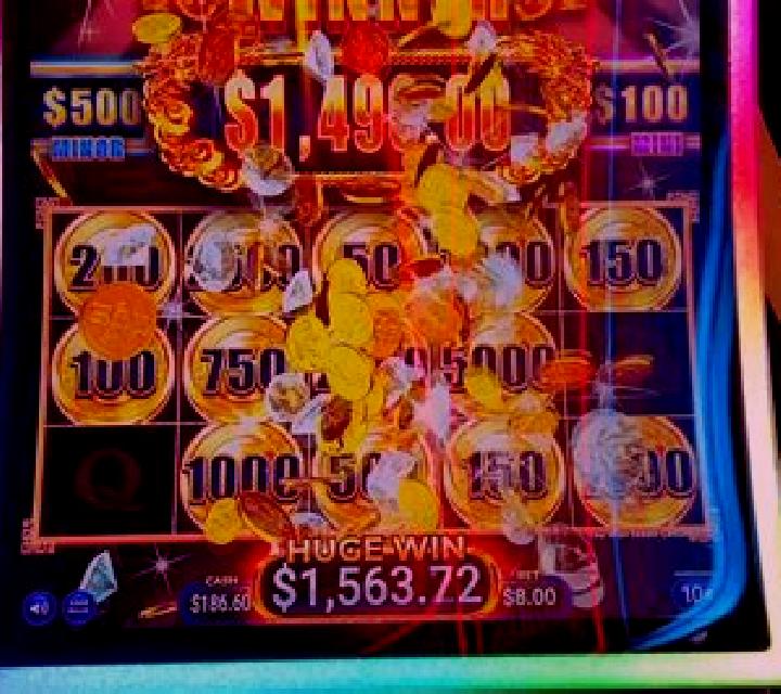 Golden Eve: Hold n Roll slot game