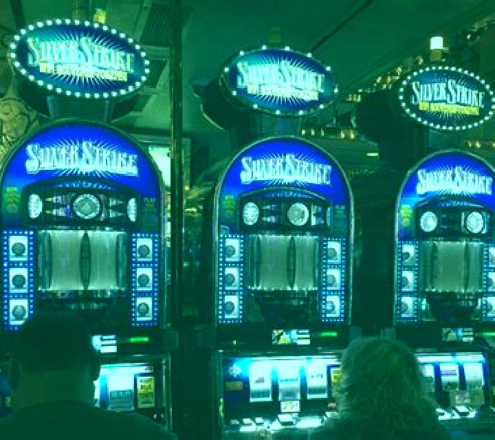 Golden Nugget Hyper Strike slot machine