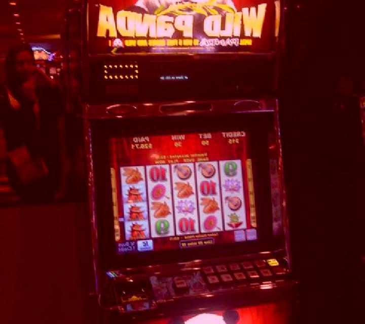 Golden Panda slot machine