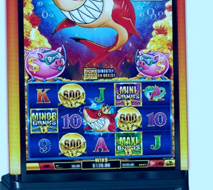 Golden Shark slot machine