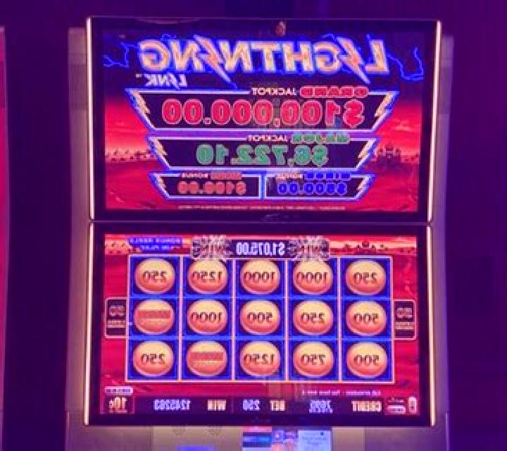 Golden Treasure Lightning slot machine