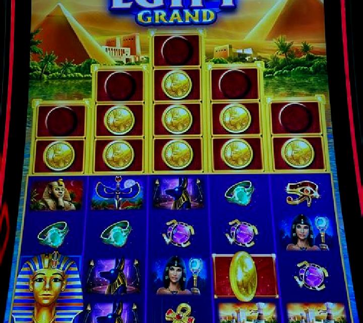 Grand slot machine