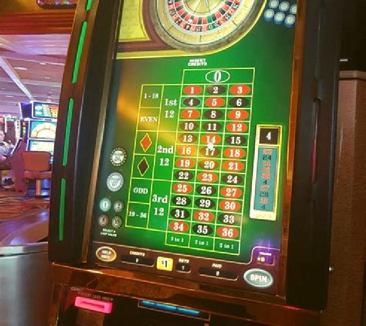GridIron Roulette slot machine