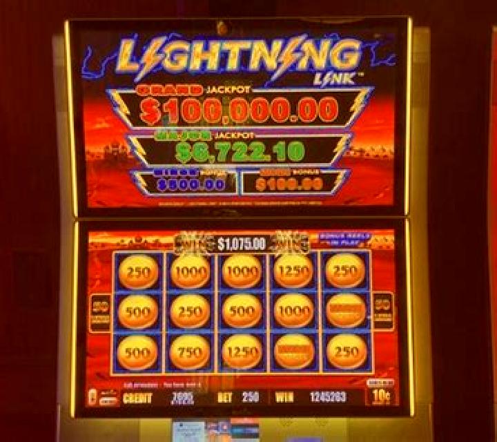 Happy Fishing Lightning slot machine
