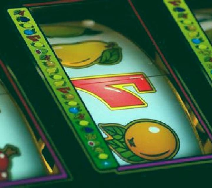 Harlequeen slot machine