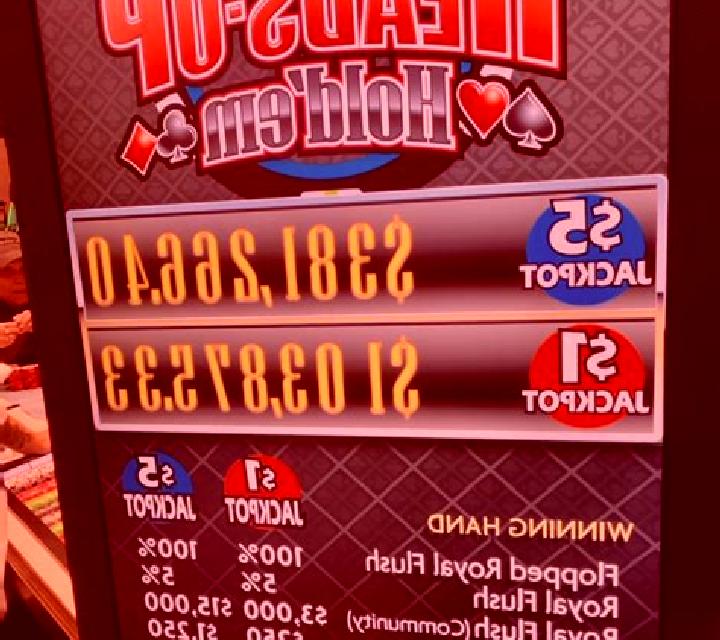 Heads Up Hold em slot