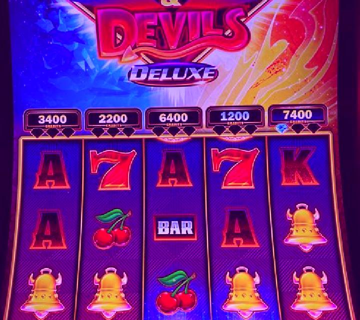 Heist Deluxe slot machine