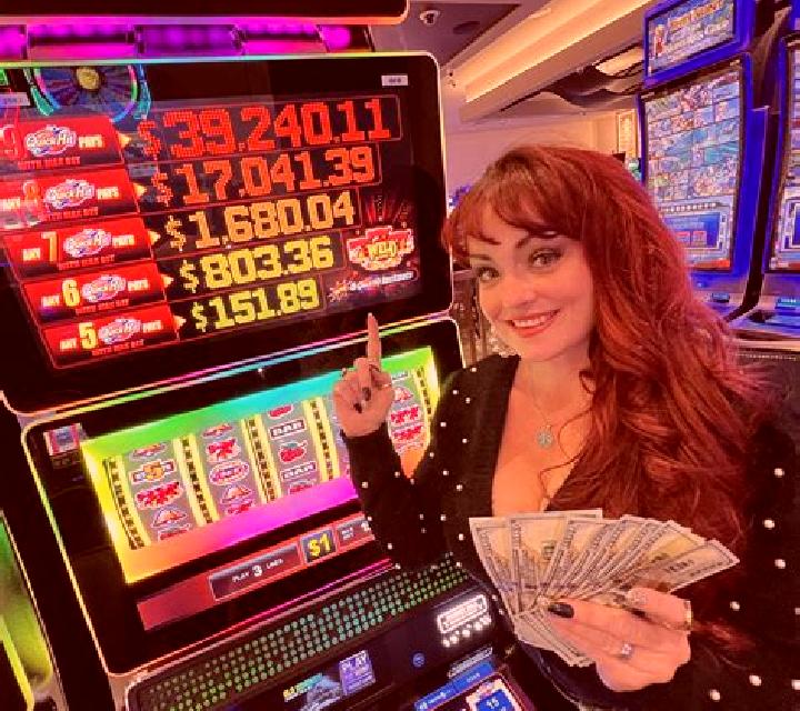 Hi-Lo (Ebet) slot machine