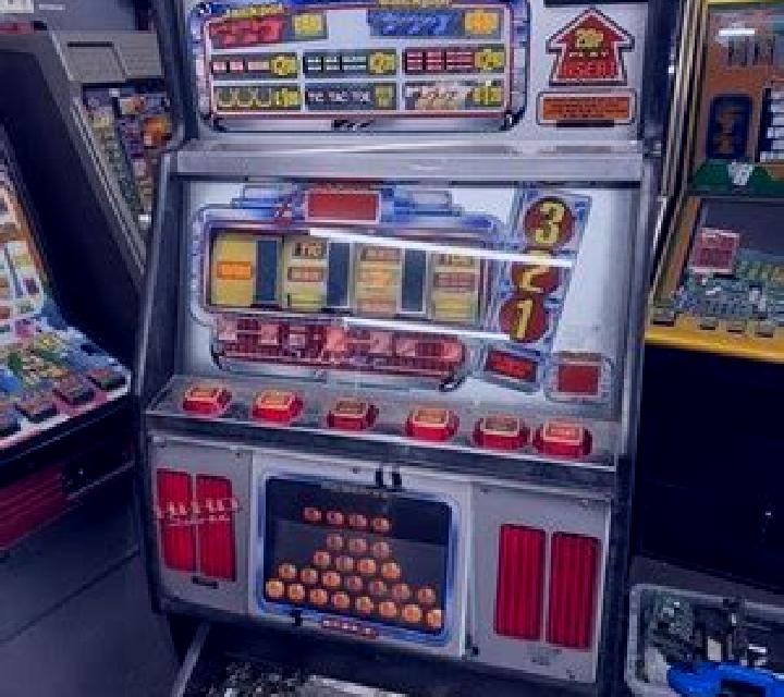 Hi-Lo (GameTimeTech) slot machine
