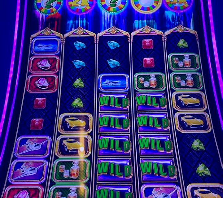 Hi Lo Roller slot machine