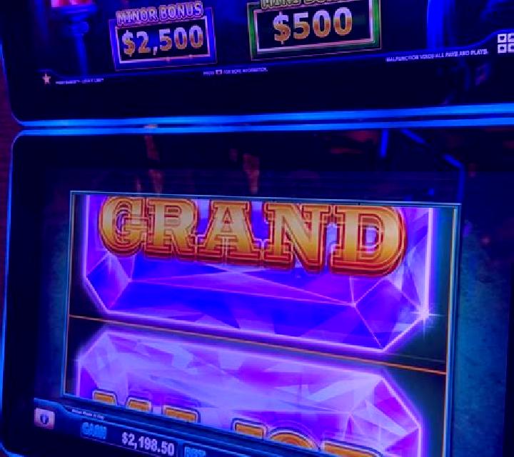HIGH BUDDY slot game