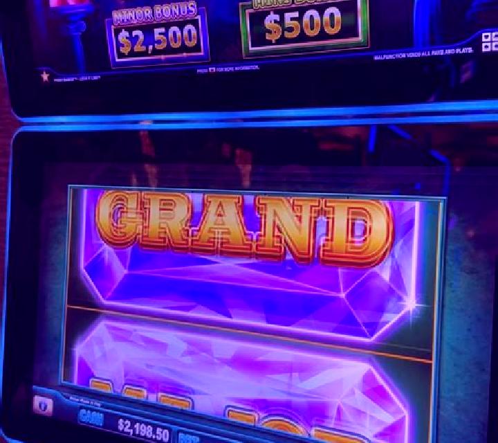 HIGH BUDDY slot machine
