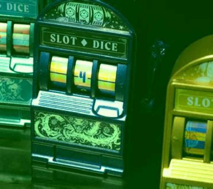 HiLo Dice slot machine