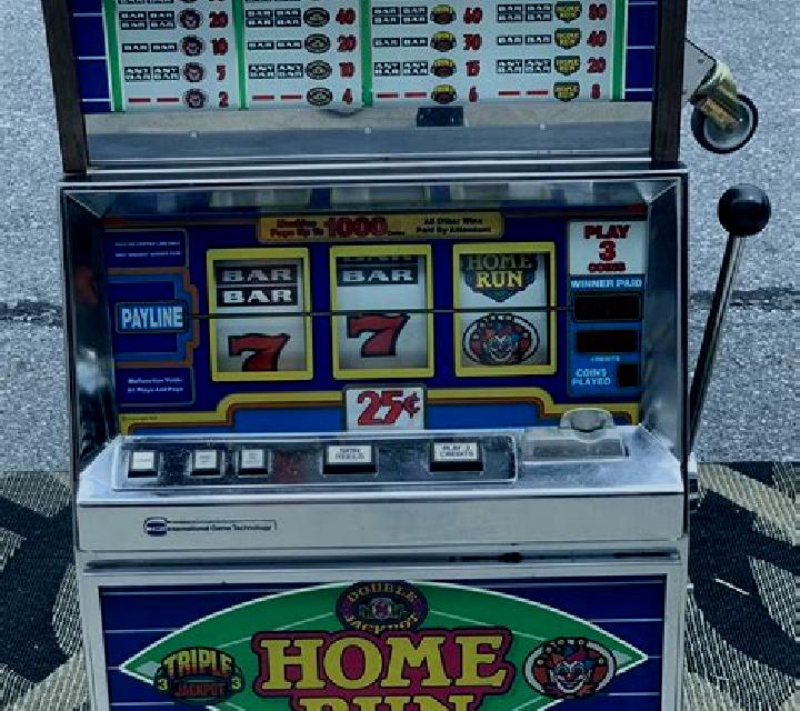 Home Run Deluxe slot machine