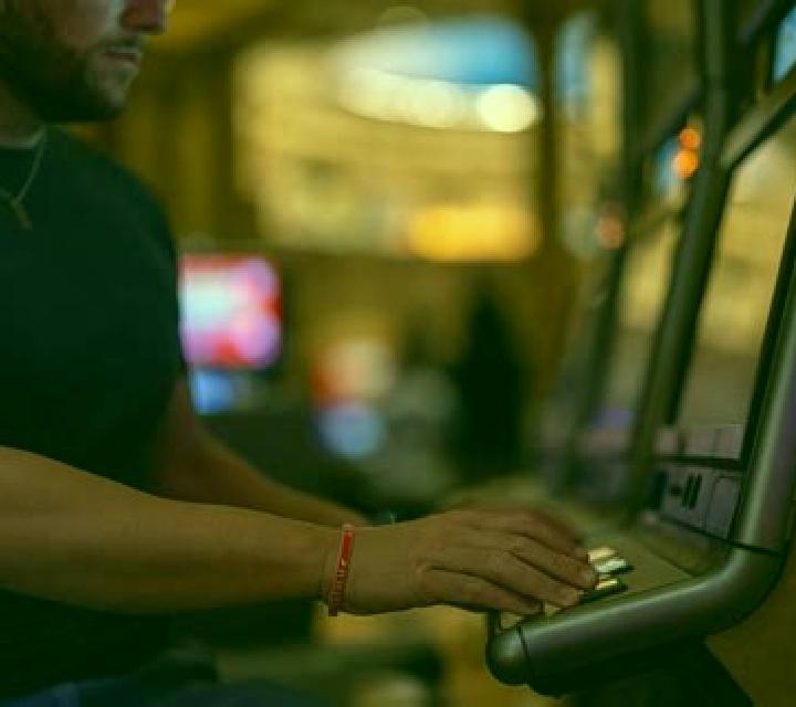 Hook, Line & Poker online slot