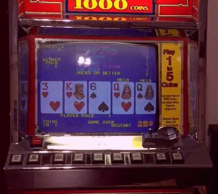 Hook, Line & Poker slot machine